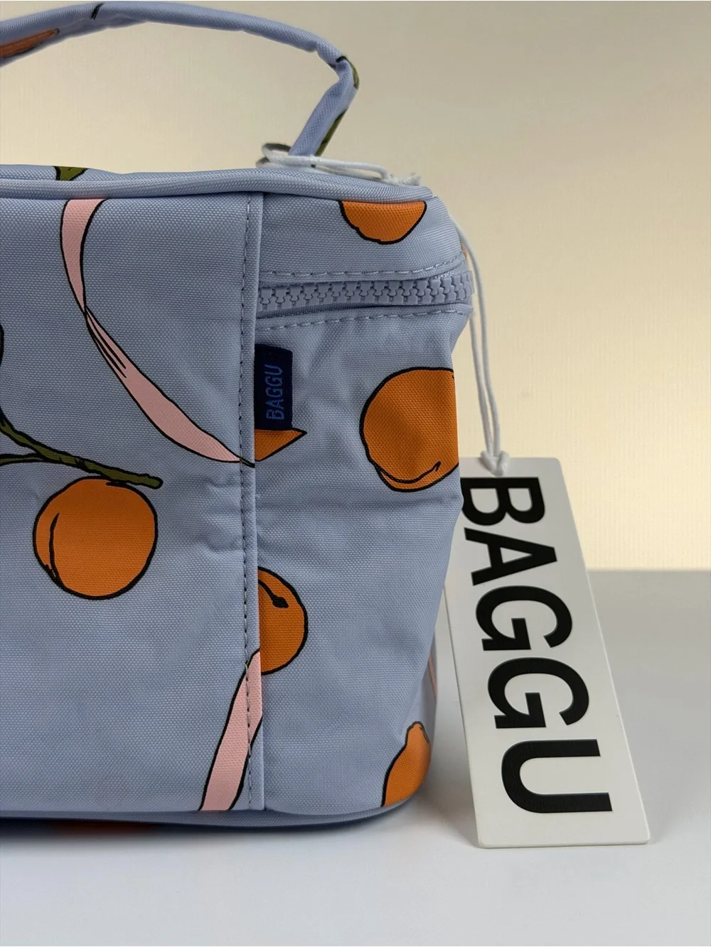 NWT Baggu Large Cosmetic Case in Apricots and Ribbons